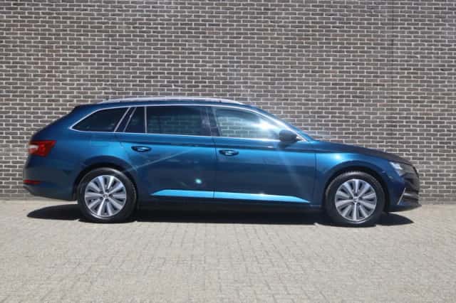 Škoda Superb (2023) thumbnail 3