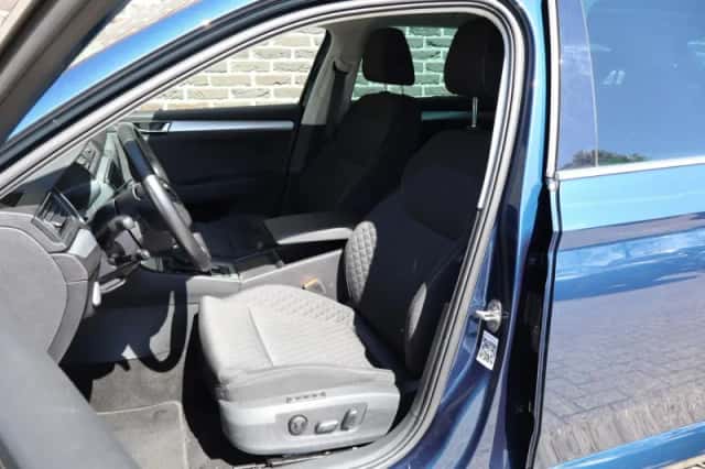 Škoda Superb (2023) thumbnail 4
