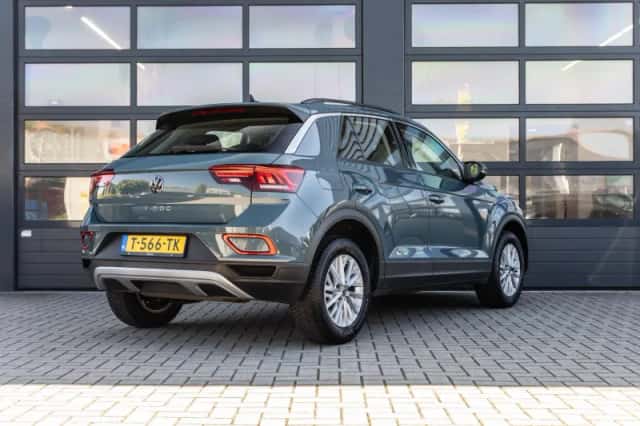 Volkswagen T-Roc (2023) thumbnail 2