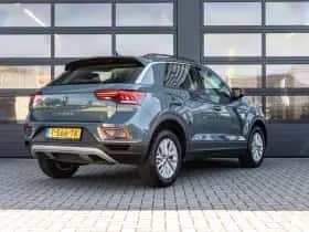 Volkswagen T-Roc (2023) thumbnail 2