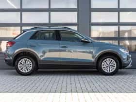 Volkswagen T-Roc (2023) thumbnail 3
