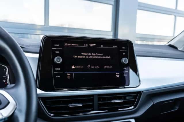 Volkswagen T-Roc (2023) thumbnail 25