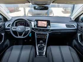Volkswagen T-Roc (2023) thumbnail 5