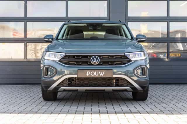 Volkswagen T-Roc (2023) thumbnail 8