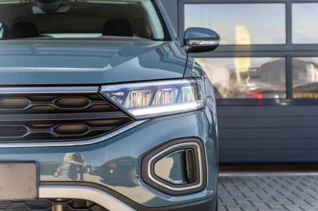 Volkswagen T-Roc (2023) thumbnail 9