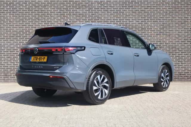 Volkswagen Tiguan (2025) thumbnail 2