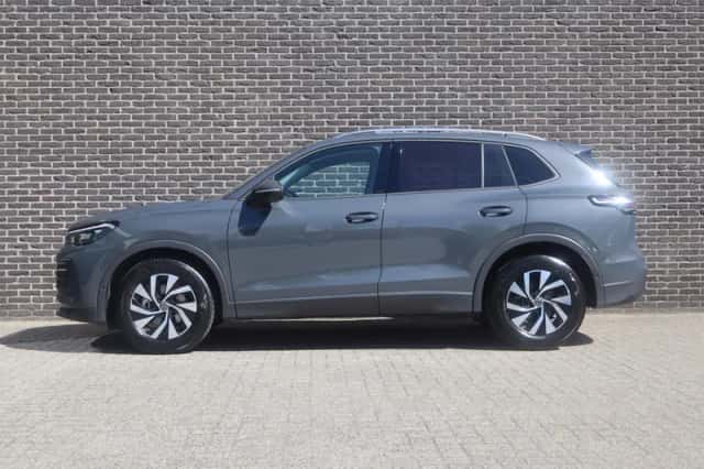 Volkswagen Tiguan (2025) thumbnail 12