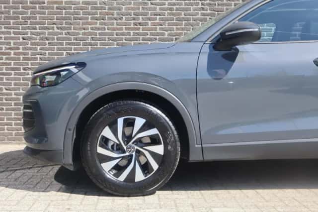 Volkswagen Tiguan (2025) thumbnail 13