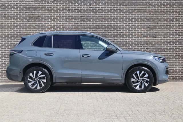 Volkswagen Tiguan (2025) thumbnail 3