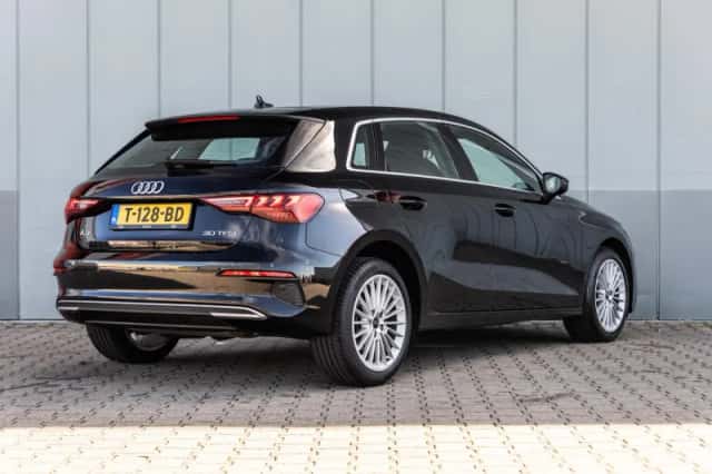 Audi A3 (2023) thumbnail 2