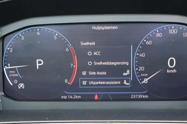 Volkswagen T-Roc (2023) thumbnail 25