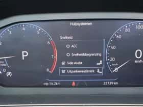 Volkswagen T-Roc (2023) thumbnail 25