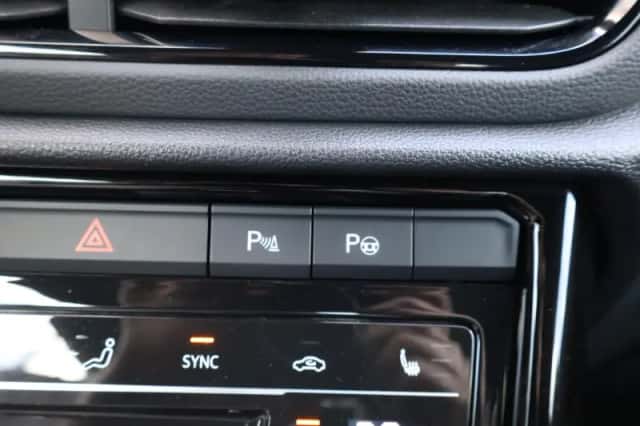 Volkswagen T-Roc (2023) thumbnail 32