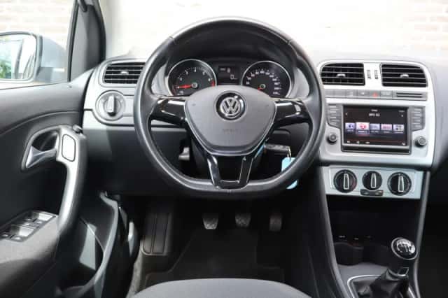 Volkswagen Polo (2016) thumbnail 19