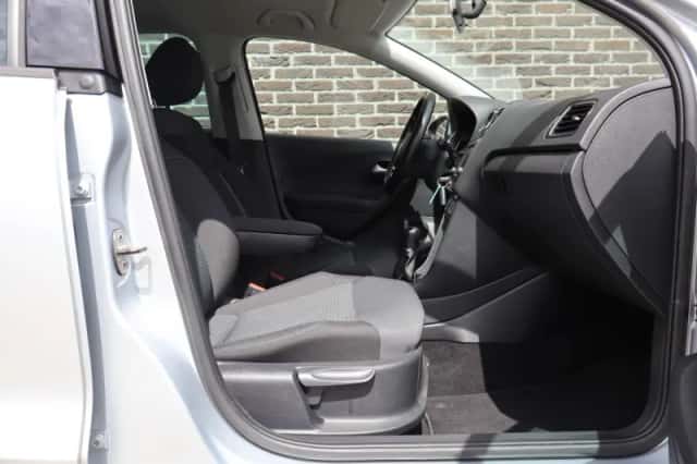 Volkswagen Polo (2016) thumbnail 27