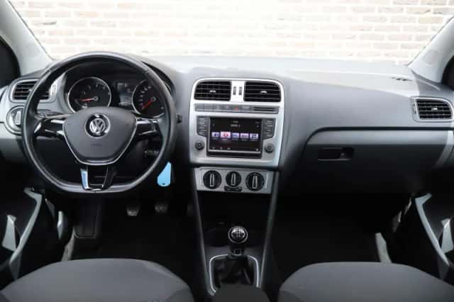 Volkswagen Polo (2016) thumbnail 4