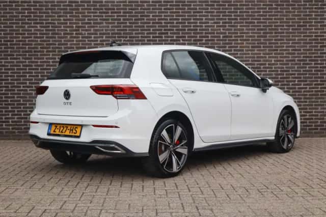 Volkswagen Golf (2022) thumbnail 2