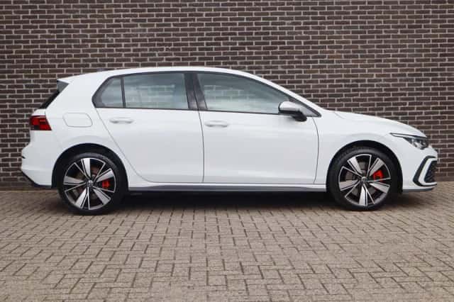 Volkswagen Golf (2022) thumbnail 3