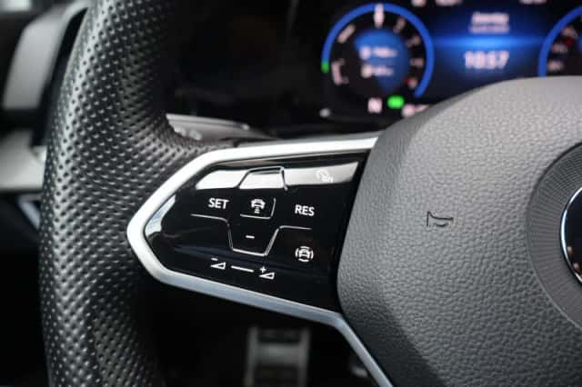 Volkswagen Golf (2022) thumbnail 25