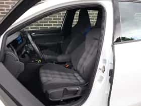 Volkswagen Golf (2022) thumbnail 4