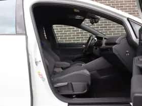 Volkswagen Golf (2022) thumbnail 33