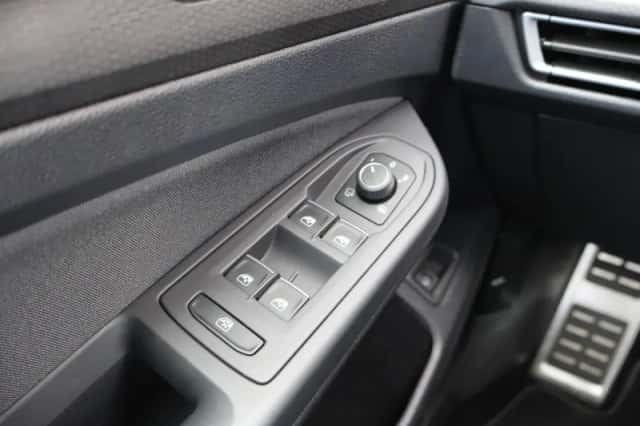 Volkswagen Golf (2022) thumbnail 37