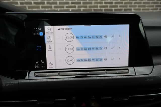 Volkswagen Golf (2022) thumbnail 39
