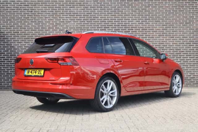 Volkswagen Golf (2022) thumbnail 2