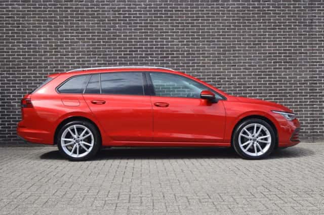Volkswagen Golf (2022) thumbnail 3