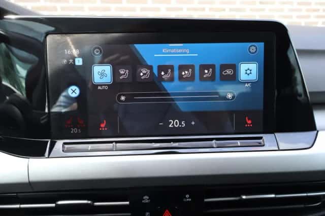 Volkswagen Golf (2022) thumbnail 30