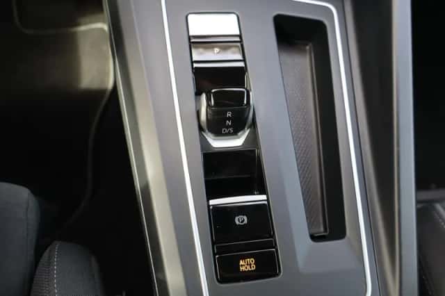 Volkswagen Golf (2022) thumbnail 32
