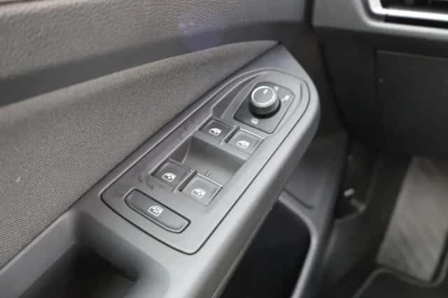 Volkswagen Golf (2022) thumbnail 37