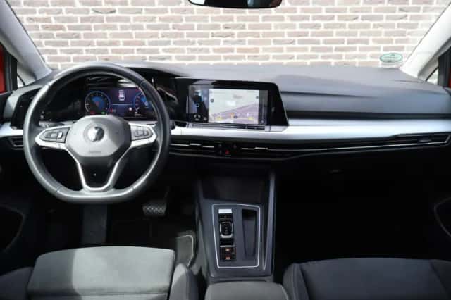 Volkswagen Golf (2022) thumbnail 5