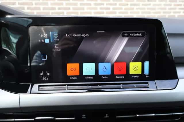Volkswagen Golf (2022) thumbnail 42