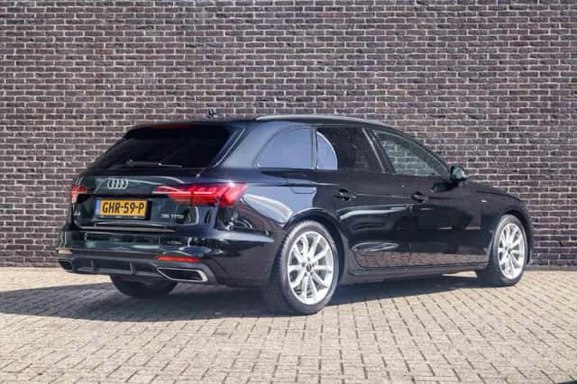 Audi A4 (2024) thumbnail 2