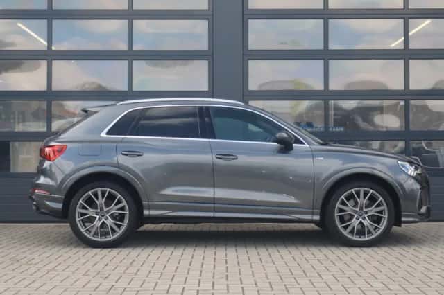 Audi Q3 (2019) thumbnail 3
