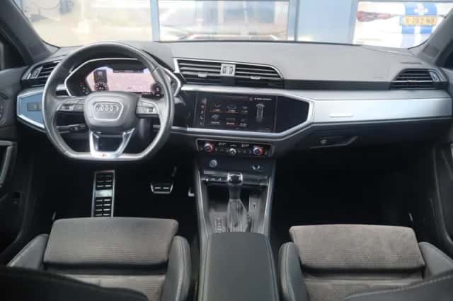 Audi Q3 (2019) thumbnail 5