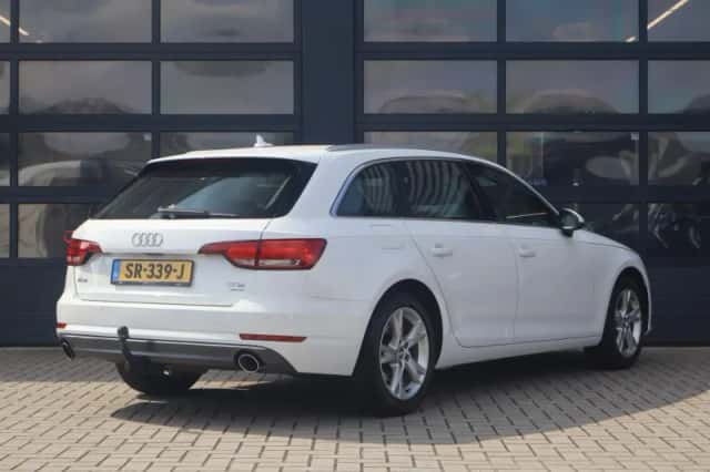 Audi A4 (2017) thumbnail 2