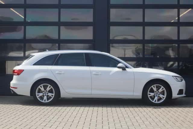 Audi A4 (2017) thumbnail 3