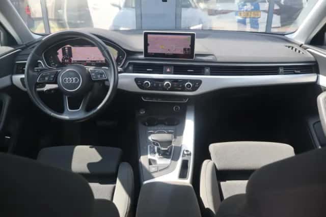 Audi A4 (2017) thumbnail 5