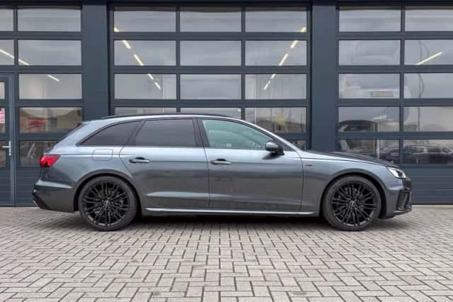 Audi A4 (2023) thumbnail 3