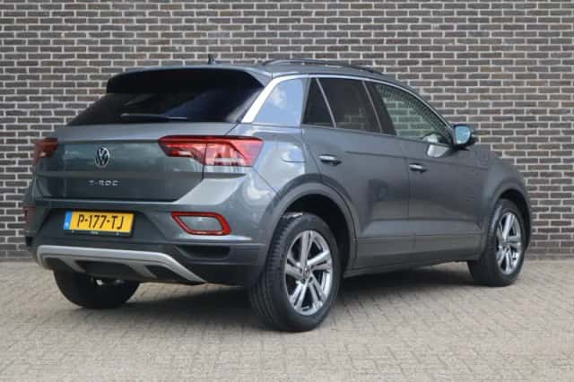 Volkswagen T-Roc (2022) thumbnail 2