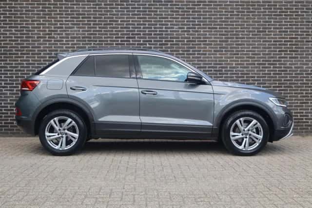 Volkswagen T-Roc (2022) thumbnail 3