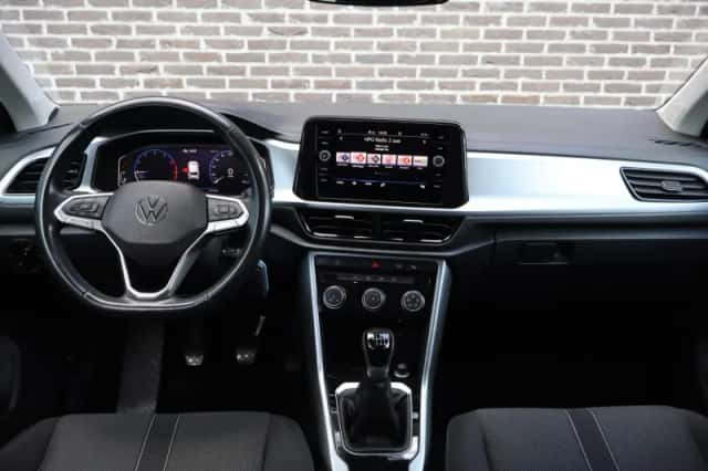 Volkswagen T-Roc (2022) thumbnail 5