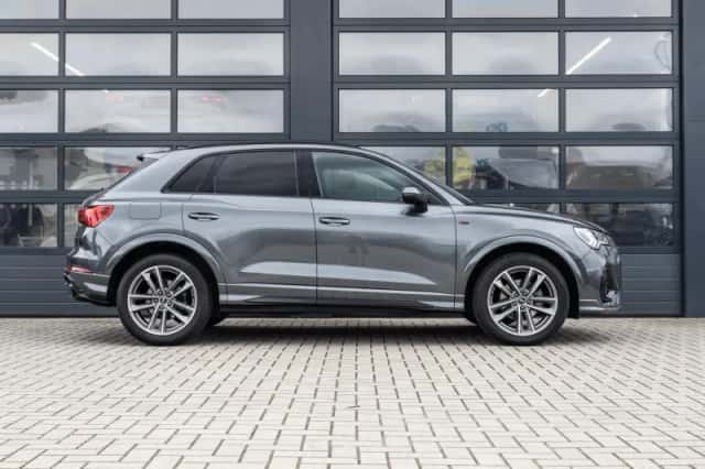 Audi Q3 (2022) thumbnail 3