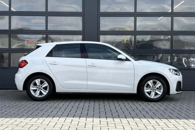 Audi A1 (2019) thumbnail 3