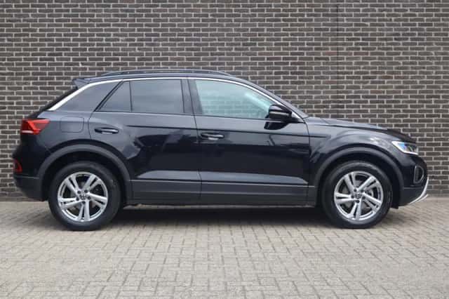 Volkswagen T-Roc (2022) thumbnail 3