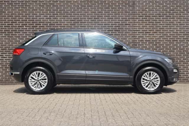 Volkswagen T-Roc (2021) thumbnail 3