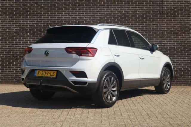 Volkswagen T-Roc (2021) thumbnail 2