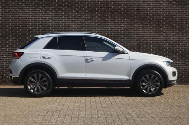 Volkswagen T-Roc (2021) thumbnail 3